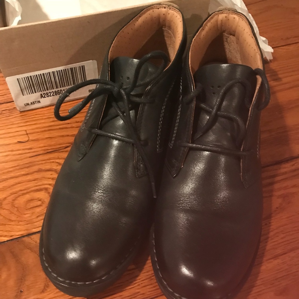 Clark’s WIDE Unstructured Black Shoes